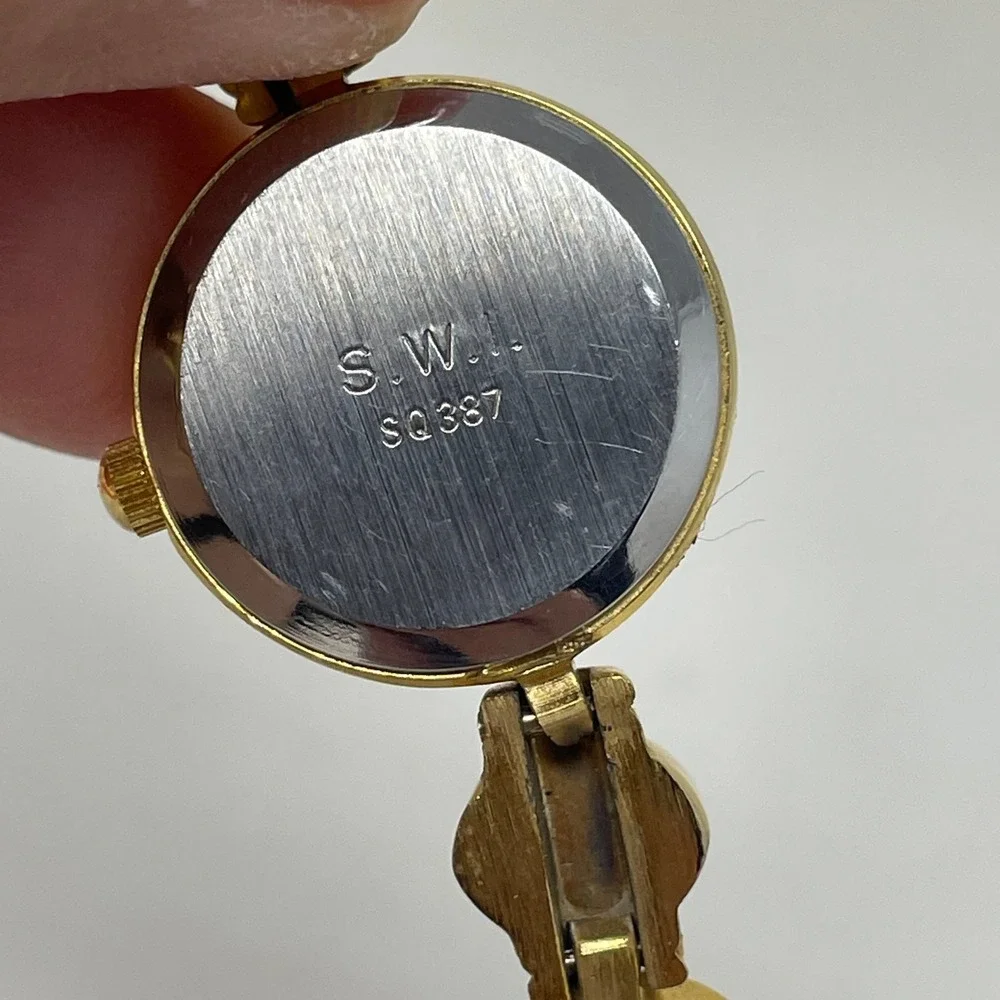 Vintage Gold Tone Abalone Shell Dial Japan Movt Watch Vienna Model‎ SQ387